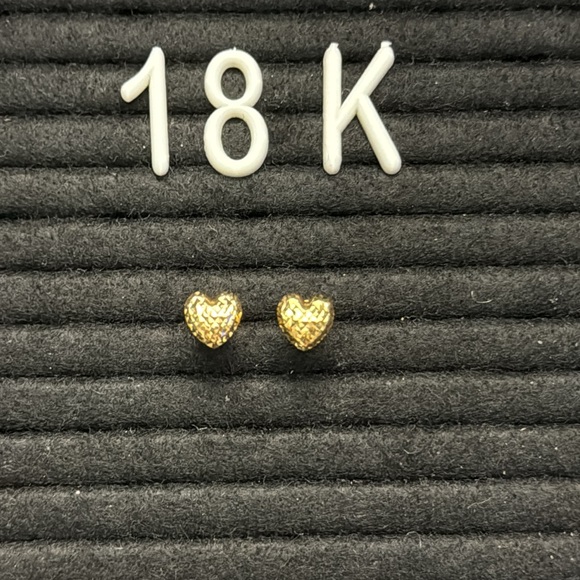 18K SAUDI GOLD HEART SHAPED EARRINGS ❤️ - Picture 2 of 3